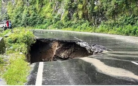 राष्ट्रीय राजमार्ग-10 अवरुद्ध होने से, सिक्किम का देश से  टूटा संपर्क