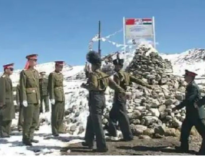 लद्दाख में दुश्मनों को चकमा देकर धूल चटाएंगे 'कृत्रिम पत्थर - भारतीय सेना