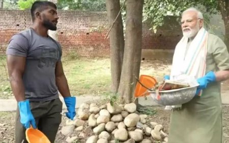 पीएम मोदी ने अंकित बैयनपुरिया के साथ श्रमदान किया
