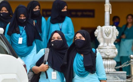कर्नाटक की कॉन्ग्रेस सरकार का फैसला सरकारी परीक्षाओं में हिजाब की अनुमति, कुर्ता पर प्रतिबंध और स्कूल-कॉलेजों में बुर्के के लिए राज्य भर में हुई थी हिंसा"