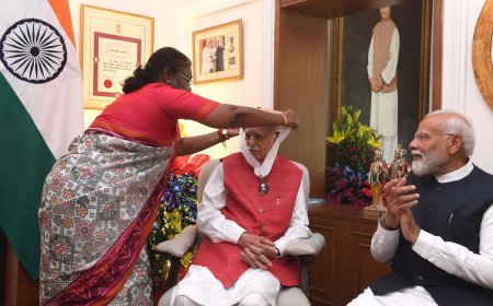 राष्ट्रपति द्रौपदी मुर्मु ने भारत रत्न से सम्मानित किया श्री लालकृष्ण आडवाणी को