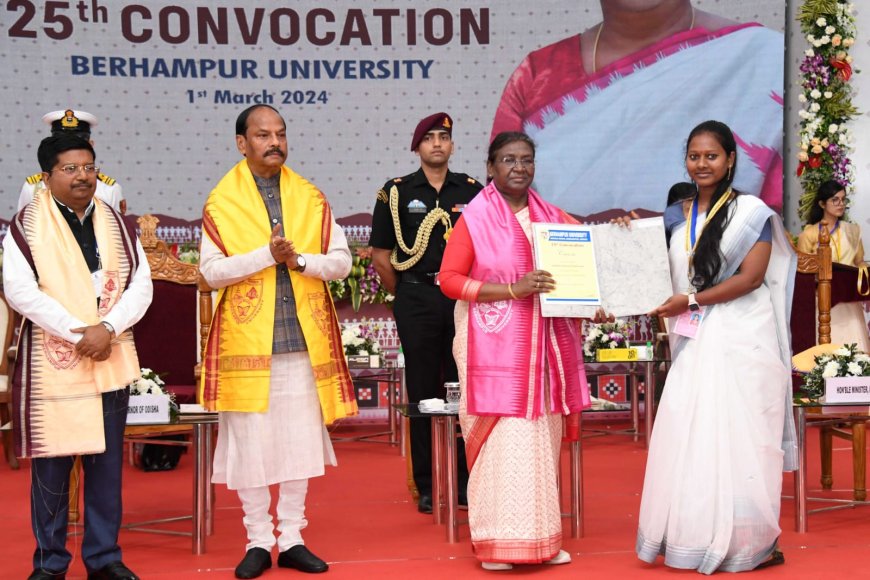 भारतीय राष्ट्रपति श्रीमती द्रौपदी मुर्मु ने बरहामपुर विश्वविद्यालय के 25वें दीक्षांत समारोह में शिक्षा और विकास के महत्व पर चर्चा की