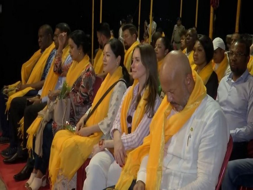 UP वाराणसी 16 देशों के राजदूतों ने देखी गंगा आरती