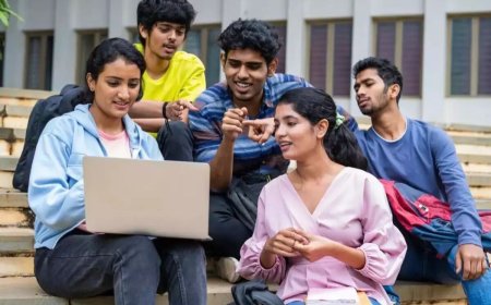 गलती विश्वविद्यालय की, खामियाजा भुगत रहे छात्र