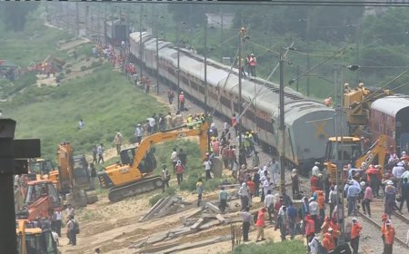 रेल को पलटाने की साजिश जारी