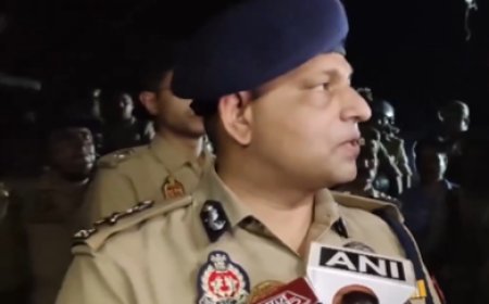 आगरा में गोदाम के हादसे में 10 लोगों को निकाला गया, 4 की मौत