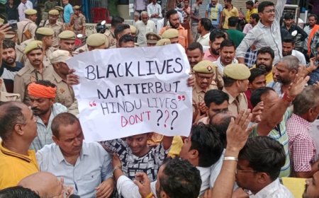 विहिप का बांग्लादेश के खिलाफ विरोध प्रदर्शन, हनुमान चालीसा का पाठ