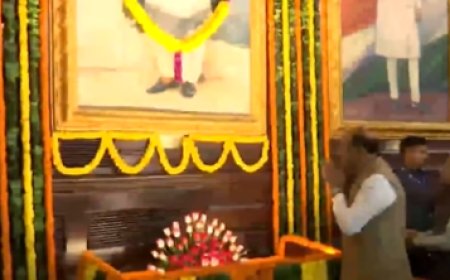 लाल बहादुर शास्त्री की जयंती पर संविधान सदन में नेताओं ने अर्पित की पुष्पांजलि