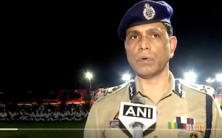 भुवनेश्वर, ओडिशा: चक्रवात 'दाना' के खतरे के मद्देनजर, ओडिशा के अग्निशमन सेवा महानिदेशक सुधांशु सारंगी