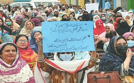 जिन्ना के कंगाल देश में भूखों मरने को मजबूर किए जा रहे ​शिक्षक, मार्च से नहीं मिला वेतन