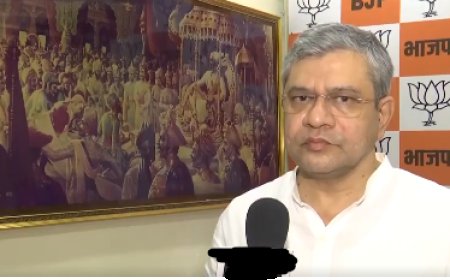 मुंबई: केंद्रीय रेल मंत्री अश्विनी वैष्णव ने कांग्रेस और महाविकास अघाड़ी पर साधा निशाना, विकास के मुद्दे पर मोदी सरकार की सराहना