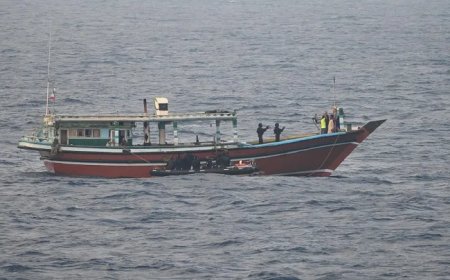 नौसेना ने गुजरात के पोरबंदर में पकड़ी ड्रग्स की बड़ी खेप, आठ ईरानी तस्कर गिरफ्तार