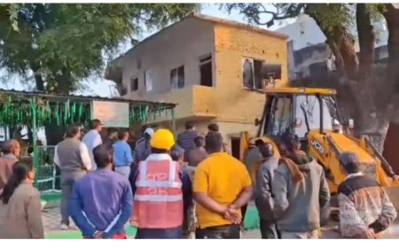 नीमच में अवैध अतिक्रमण पर प्रशासन की बड़ी कार्रवाई, 12 बीघा जमीन को मुक्त कराया