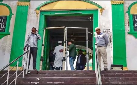 संभल विवाद के बीच प्रशासन ने जिले में बाहरी लोगों के प्रवेश प्रतिबंध को 10 दिसंबर तक बढ़ाया