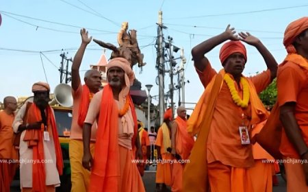 भारत-बांग्लादेश सीमा पर साधु-संतों का प्रदर्शन : हिन्दुओं पर हो रहे अत्याचारों काे राेकने की रखी मांग