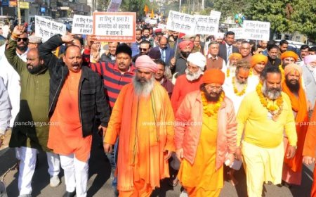 पंजाब में उठी बांग्लादेशी हिन्दुओं के पक्ष में जोरदार आवाज बांग्लादेश में हिंदुओं पर हो रहे अत्याचार के खिलाफ संत समाज और शहर की धार्मिक, सामाजिक, मंदिर कमेटियों के सैकड़ों कार्यकर्ता