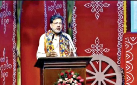 पाखंड क्या है श्री अरविन्द लिखते हैं कि ‘देयर इज नथिंग पैरलल टू द हिपोक्रेसी आफ दी वेस्ट