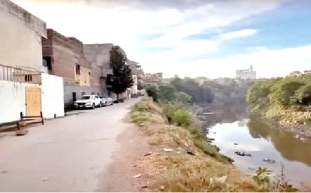 ‘गुप्त गंगा’ को बना दिया खुला नाला