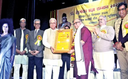 डॉ. हेडगेवार प्रज्ञा सम्मान से सम्मानित हुए डॉ. चंद्रप्रकाश द्विवेदी