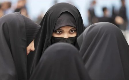 ईरान में नए हिजाब कानून पर रोक, व्हाट्सएप और गूगल प्ले से हटाई पाबंदी