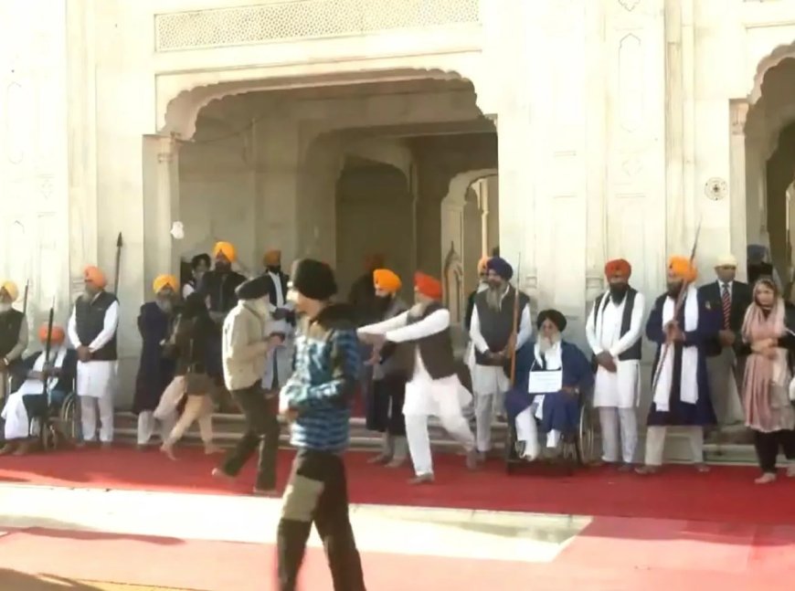 अमृतसर में दरबार साहिब के बाहर सुखबीर सिंह बादल पर गोली चलाई, बाल-बाल बचे