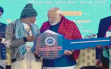 दिल्ली के अशोक विहार पहुंचे PM मोदी, दिल्लीवासियों को दी बड़ी सौगात