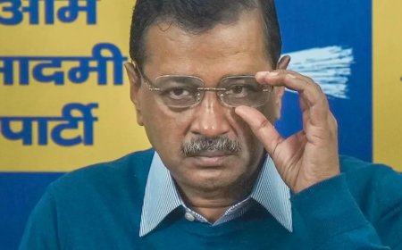 दिल्ली में आम आदमी पार्टी खुद के जाल में उलझी