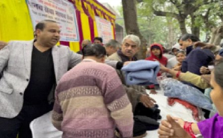 गर्म कपड़ों का वितरण