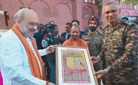 गृहमंत्री अमित शाह और मुख्यमंत्री योगी ने किया अक्षयवट का दर्शन