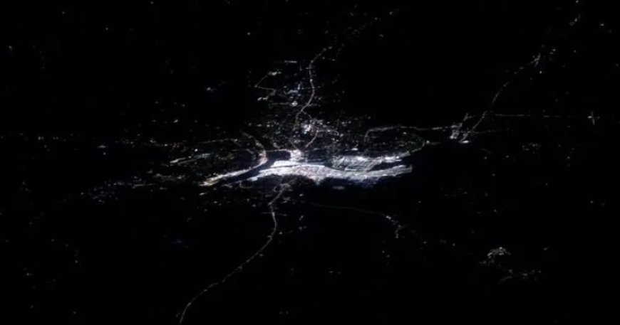 नासा ने ISS से साझा की खूबसूरत तस्वीर, देखिए कैसे दिख रहा है महाकुंभ अंतरिक्ष से