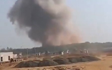 महाराष्ट्र में सेना की हथियार फैक्ट्री में धमाका, 8 मौतें:सभी 13 लोगों का रेस्क्यू किया गया, इनमें 5 घायल; 5KM तक आवाज सुनाई दी