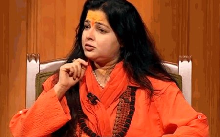 ममता कुलकर्णी की रेखा-श्रीदेवी पर दिए अपने बयान पर सफाई:बोलीं- एक पत्रकार ने मेरे नाम पर मैगजीन में गलत इंटरव्यू लिखा था