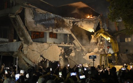 शेख हसीना के भाषण के बीच बांग्लादेश में हिंसा भड़की, भीड़ ने शेख मुजीबुर रहमान का घर जलाया