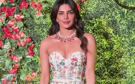 भाई की शादी में शामिल होने इंडिया आईं प्रियंका:हल्दी में शाहरुख खान के गानों पर थिरकीं; बेटी मालती के साथ ट्रेडिशनल लुक में दिखीं