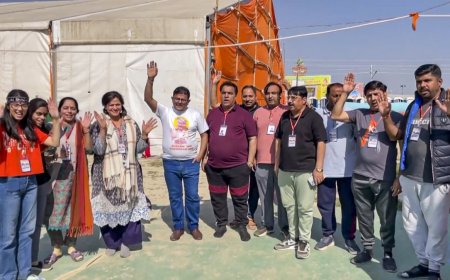 महाकुंभ में शामिल हुए 68 पाकिस्तानी श्रद्धालु, कहा- 'सनातन धर्म में जन्म लेने का गौरव महसूस हो रहा है'