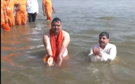 महाकुंभ 2025: राजस्थान और मध्य प्रदेश के मुख्यमंत्रियों ने संगम में किया पावन स्नान