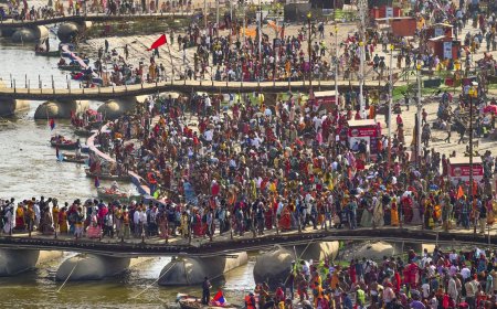 PHOTOS: माघी पूर्णिमा पर प्रयागराज में दिखे शानदार नजारे, अब शुरू होगी कल्पवासियों की वापसी