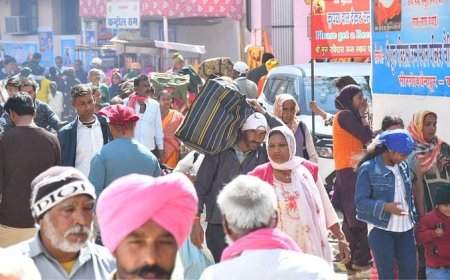 PHOTOS: गुरु के चरणों की रज लेकर संगत के साथ जालंधर लौटे संत निरंजन दास, बेगमपुरा स्पेशल ट्रेन से हुए रवाना