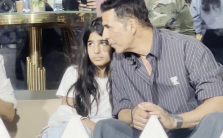 अक्षय कुमार ने अमिताभ बच्चन के पैर छुए:ISPL में बेटी नितारा के साथ पहुंचे, फैंस ने कहा- ट्विंकल खन्ना की कार्बन कॉपी