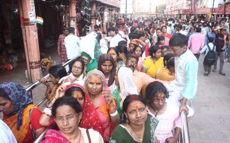 Kashi Vishwanath News: महाशिवरात्रि से पहले काशी विश्वनाथ धाम में उमड़ा श्रद्धा का सैलाब, भक्तों की लगी कतार