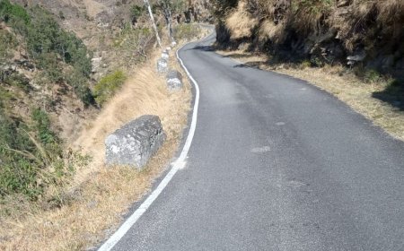 निरमंड की 18 हजार आबादी को परेशानी:लुहरी-निथर-नोर सड़क खस्ताहाल, एमडीआर बनाने की अधिसूचना 3 साल से लटकी, दुर्घटनाओं का खतरा बरकरार