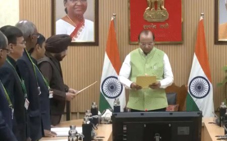 दिल्ली विधानसभा सत्र, अरविंदर सिंह लवली प्रोटेम स्पीकर बने:कुछ देर में विधायक शपथ लेंगे; CM बोलीं- CAG की 14 पेंडिंग रिपोर्ट पेश होंगी