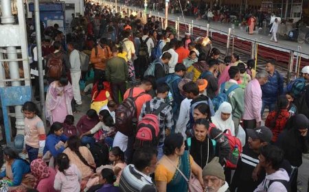 Kanpur: सेंट्रल स्टेशन पर वसंत के अमृत स्नान से ज्यादा उमड़ी भीड़, देखें तस्वीरें