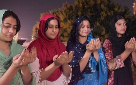 Ramadan: चांद दिखते ही तरावीह शुरू, दो को पहला रोजा; मुरादाबाद के बाजारों में खरीदारी शुरू... देखें तस्वीरें