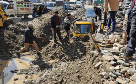 मनाली-मंडी हाईवे 12 घंटे बाद खुला:मनाली में 50 घंटे से बिजली गुल, पर्यटक लगे लौटने