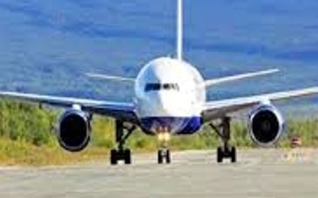 कांगड़ा एयरपोर्ट पर तीसरी सफल नाइट लैंडिंग:जहाज की आवाज सुनकर छत पर आए लोग; 20 मिनट रुका, दिल्ली रवाना हुआ विमान