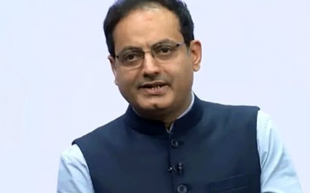 'एनिमल' की आलोचना के लिए संदीप का दिव्यकीर्ति पर तंज:कहा- IAS बनना आसान है, लिखकर देता हूं कोई पढ़ाई फिल्म मेकर नहीं बना सकती