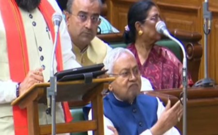 VIDEO: बिहार के सीएम नीतीश का अनोखा अंदाज, पल्स खा रहे तेजस्वी को देखें कैसे किया इशारा?