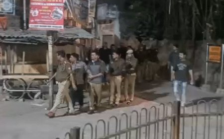 चंदौली में 9 लाख में बिका रेलवे का पेपर:बुलेट से पहुंची CBI,पेपर हाथ में लिए रेलकर्मी गिरफ्तार; 1.17 करोड़ बरामद