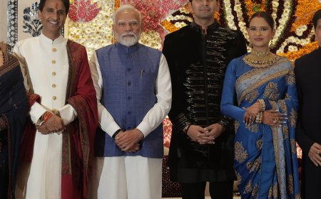 कुमार विश्वास की बेटी के रिसेप्शन में पहुंचे PM मोदी:सोनू निगम-कैलाश खेर ने गाया गाना, उपराष्ट्रपति-पूर्व राष्ट्रपति सहित कई सीएम-केंद्रीय मंत्री पहुंचे